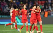 开云体育入口-中国女足队员技术娴熟，轻松击败对手