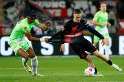 开云体育app-包含勒沃库森战平对手，德甲争夺战仍未定局的词条