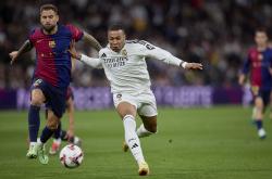 开云下载-欧冠重磅对决：曼城迎战巴萨，表现神勇