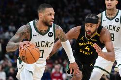 开云体育官方网站-开拓者逆转太阳，利拉德砍下绝杀三分球