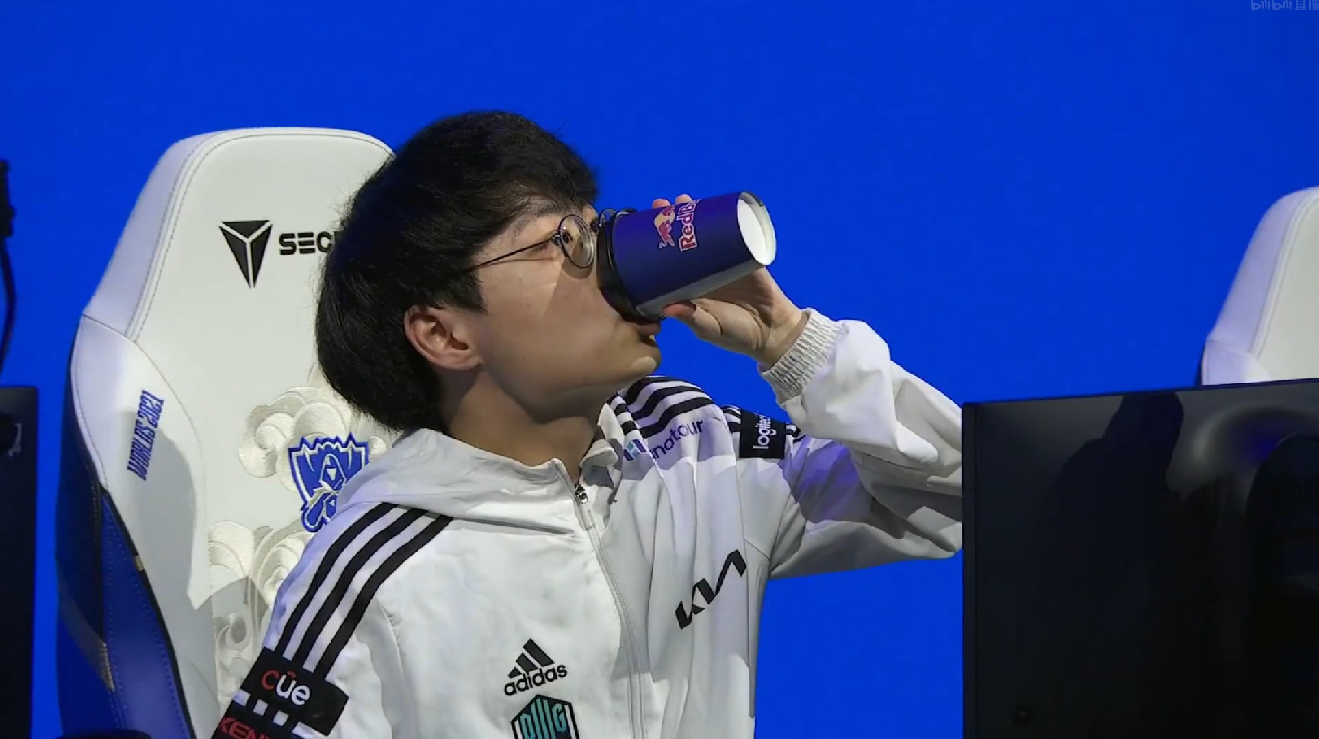 DK横扫MAD，Uzi团战一打五八强赛2:1（首尔）