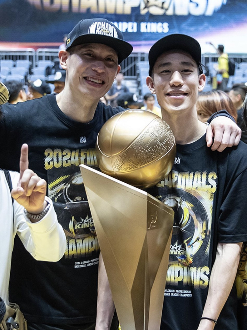 包含NBA强队连夺冠军争霸之局稳操胜券的词条