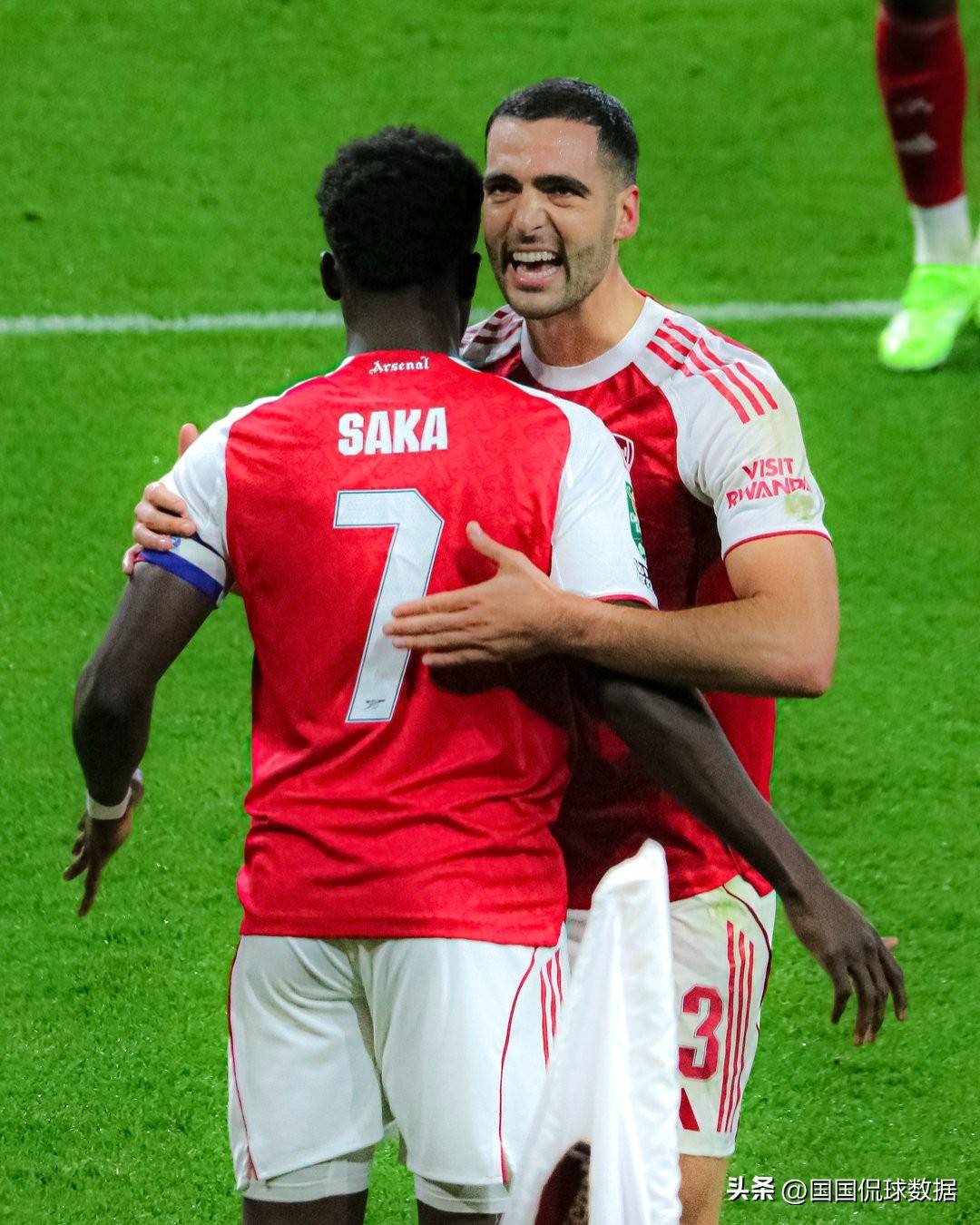 阿森纳战胜伯恩利，喜迎连胜