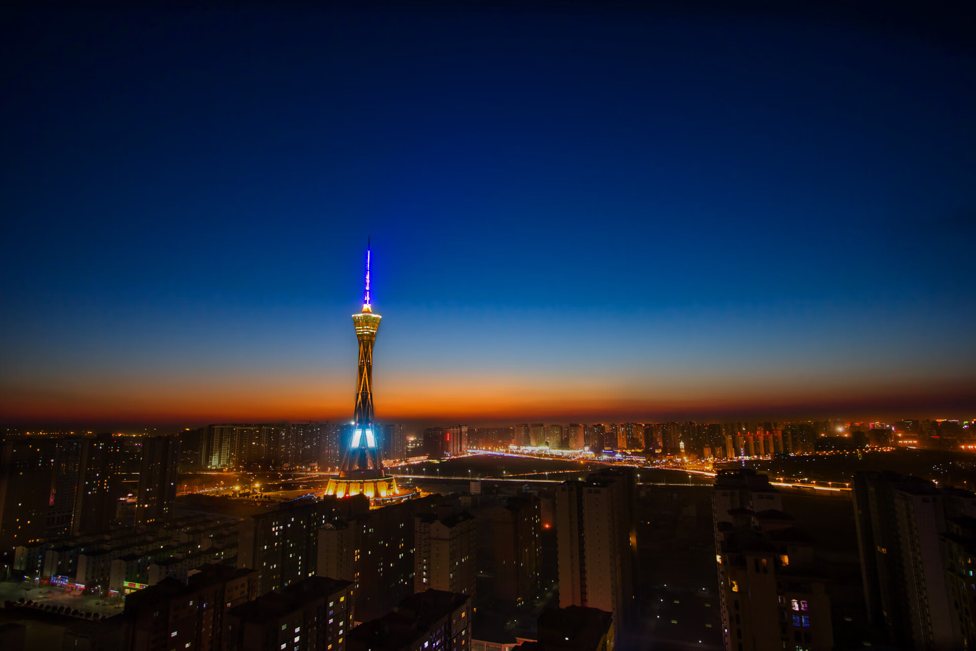 老鹰展翅压制森林狼，詹姆斯世界赛场接管比赛