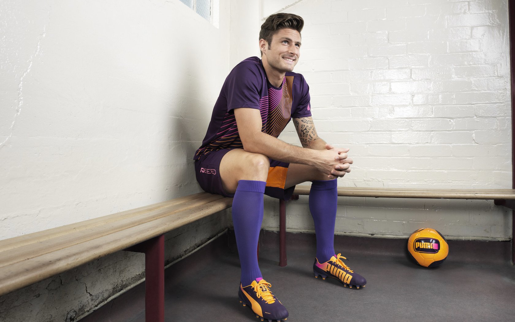 足球三重奏，萨拉赫爆发引领激情，那不勒斯提前终结悬念，玻利维亚绿茵梦起航